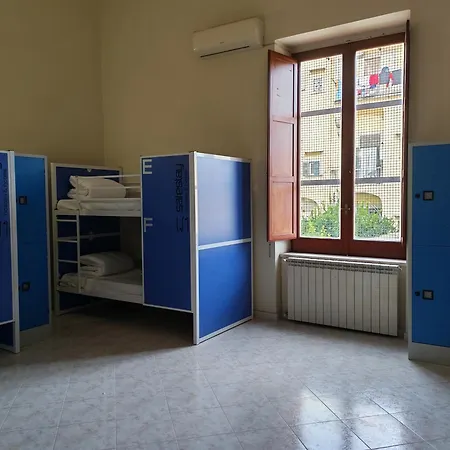 Safestay Materdei Неаполь