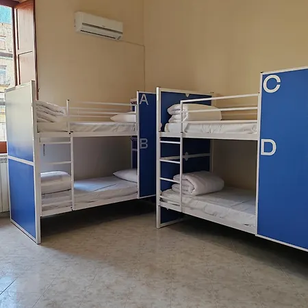 Safestay Materdei Неаполь